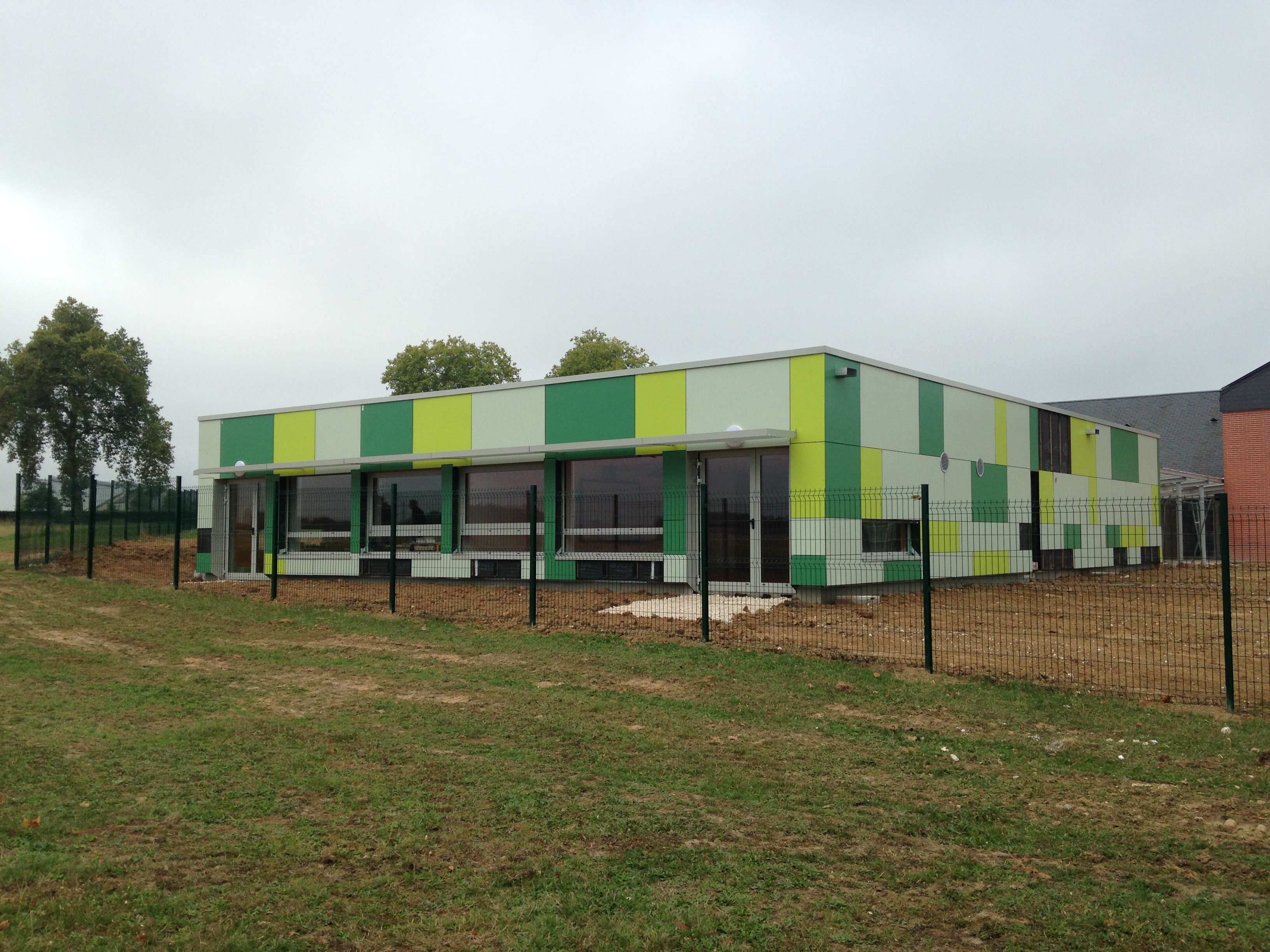 Ecole de Dampierre en Burly (45) - Réalisée en Containers.