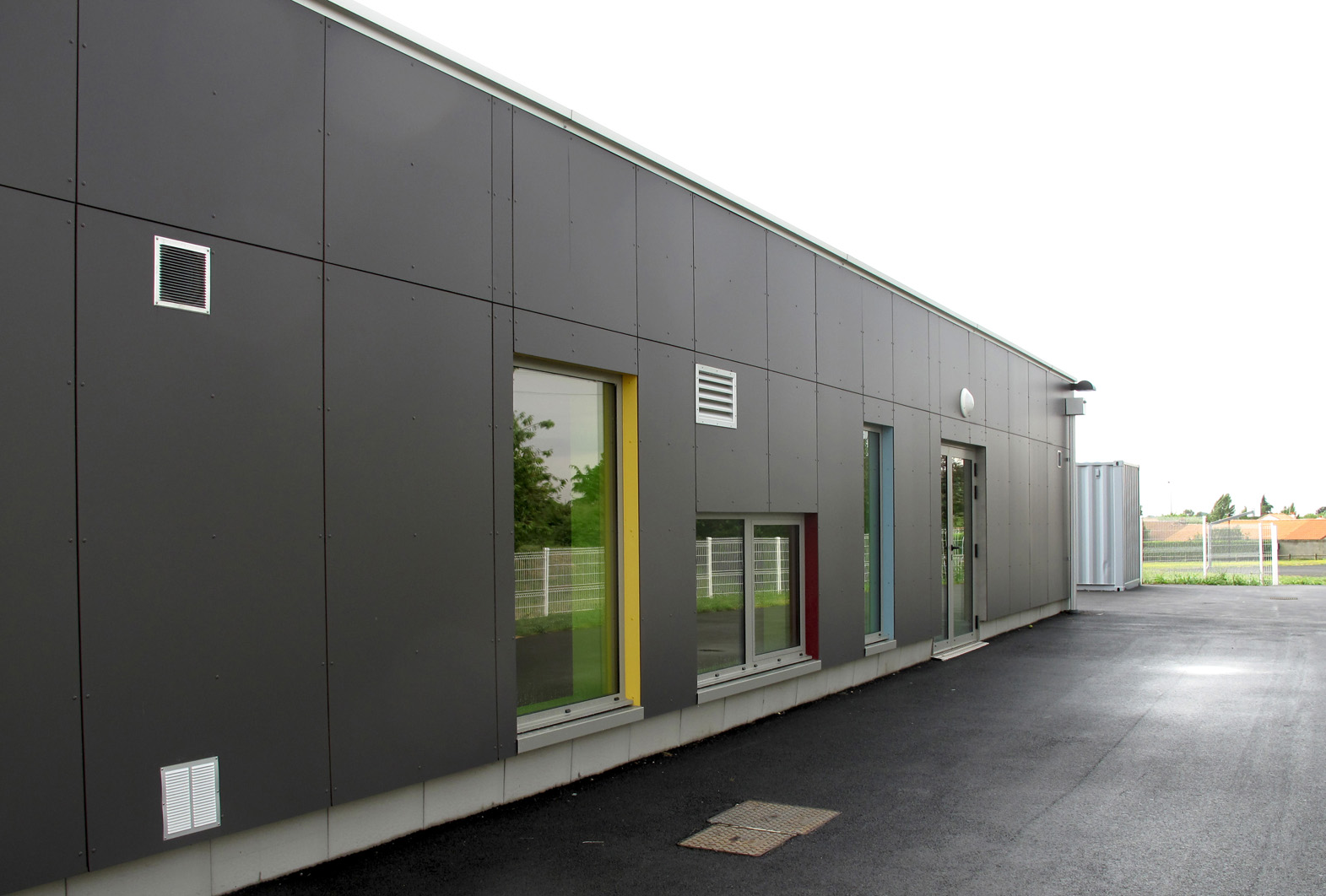 Ecole de Chauray (79) - Réalisée en Containers.